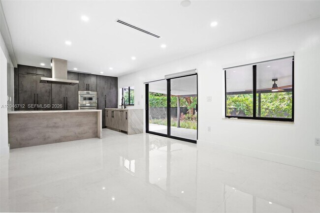 Building Photo - 56 Whitethorn Dr