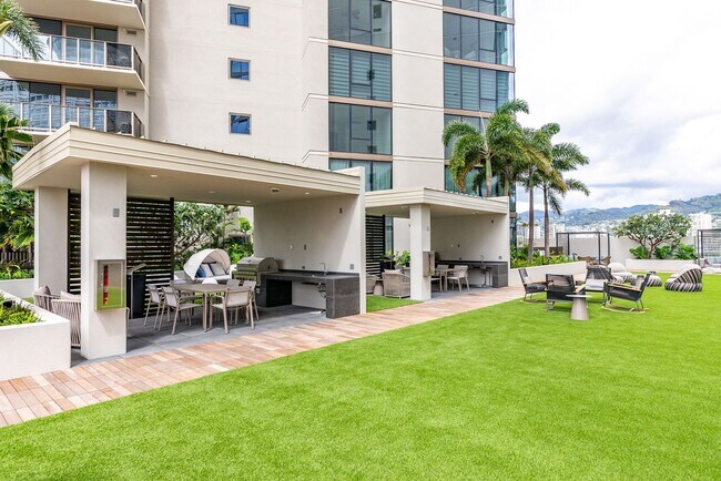Building Photo - Sky Ala Moana (West) #3305 - Fully Furnished 1 BR/1 BA/1 Parking