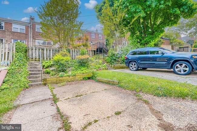 Building Photo - 372 Old Trail