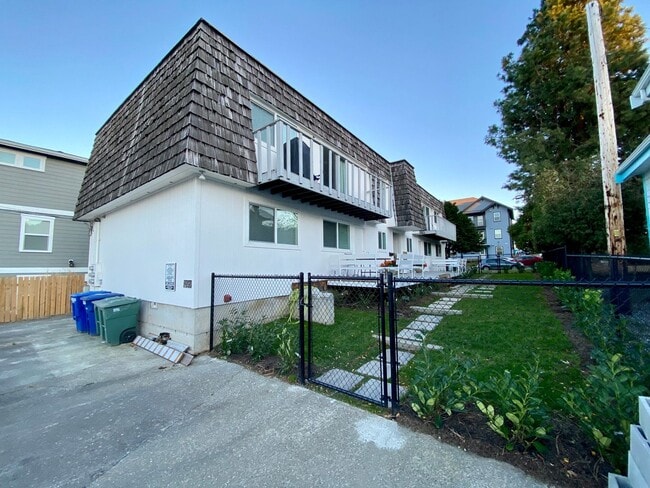 Building Photo - BF1211