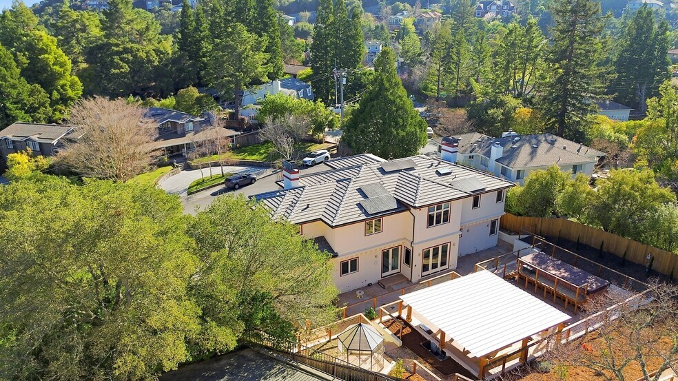 Building Photo - 544 Sunset Way