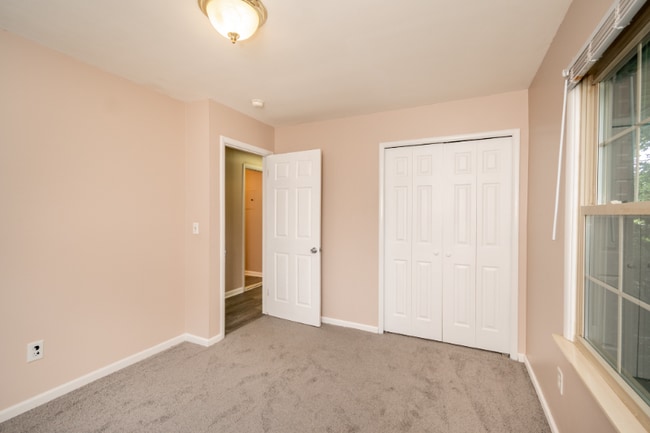 Building Photo - 1239 Ashover Dr