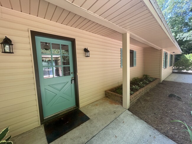 Building Photo - 170 Longview Dr