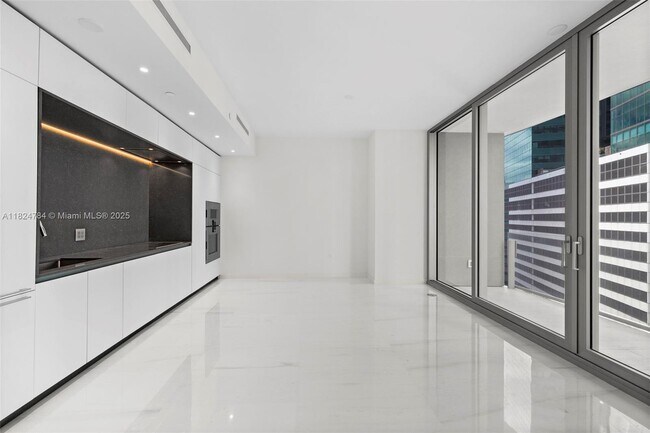 Building Photo - 300 Biscayne Blvd Way
