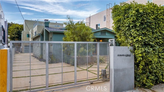 Building Photo - 1347 Seward St