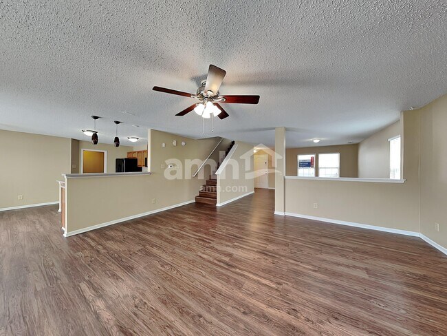 Building Photo - 5862 N Quincy Dr