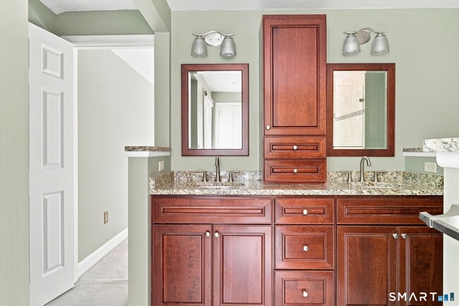 Building Photo - 40 Rockledge Dr