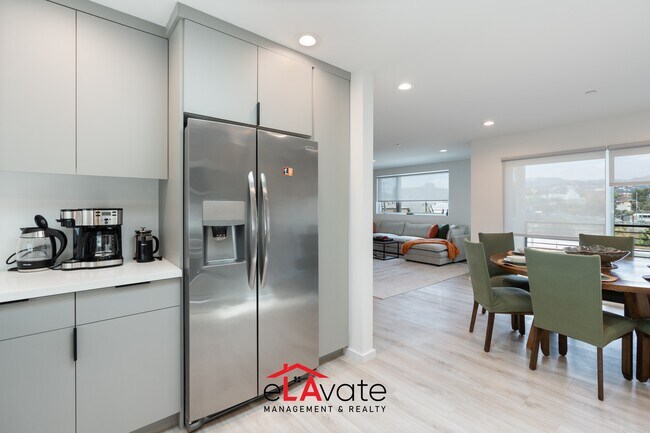 Building Photo - 1035 N Serrano Ave