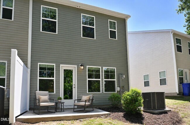 Building Photo - 225 Peebles Dr