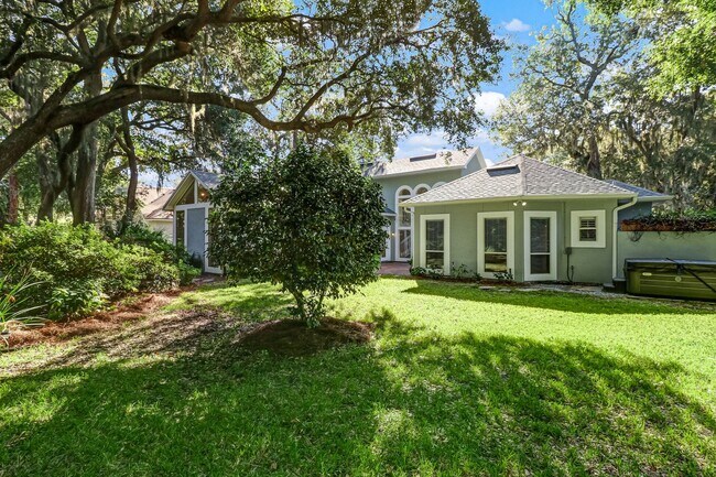 Building Photo - Walk to the beach from this Amelia Island ...