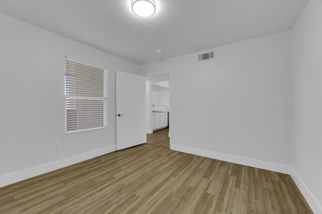 Building Photo - 8101 W Flamingo Rd