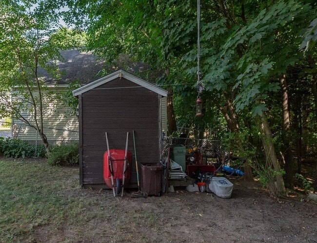 Building Photo - 52 Dickey St