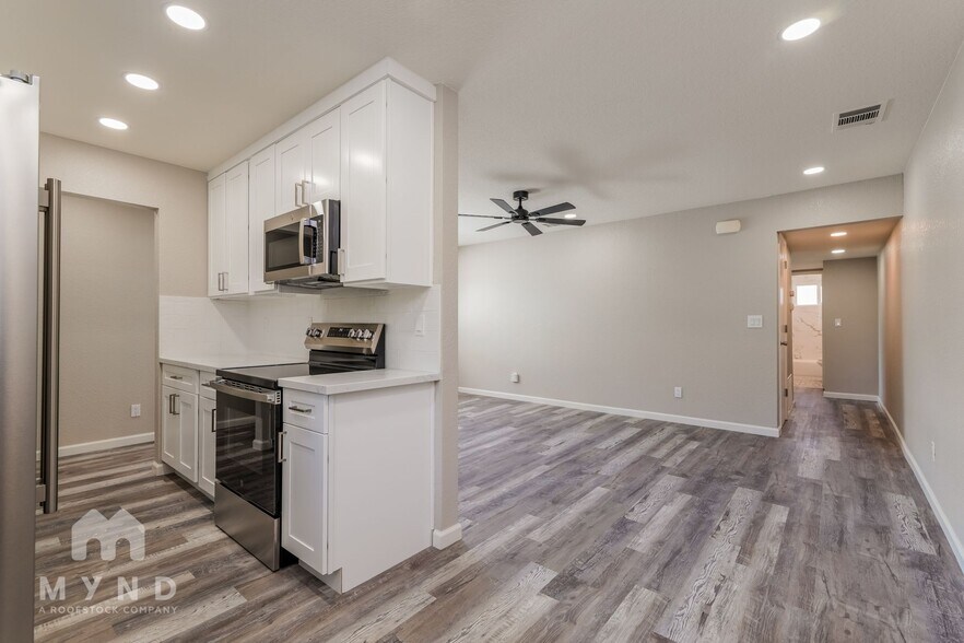 Building Photo - 905 Carro Dr