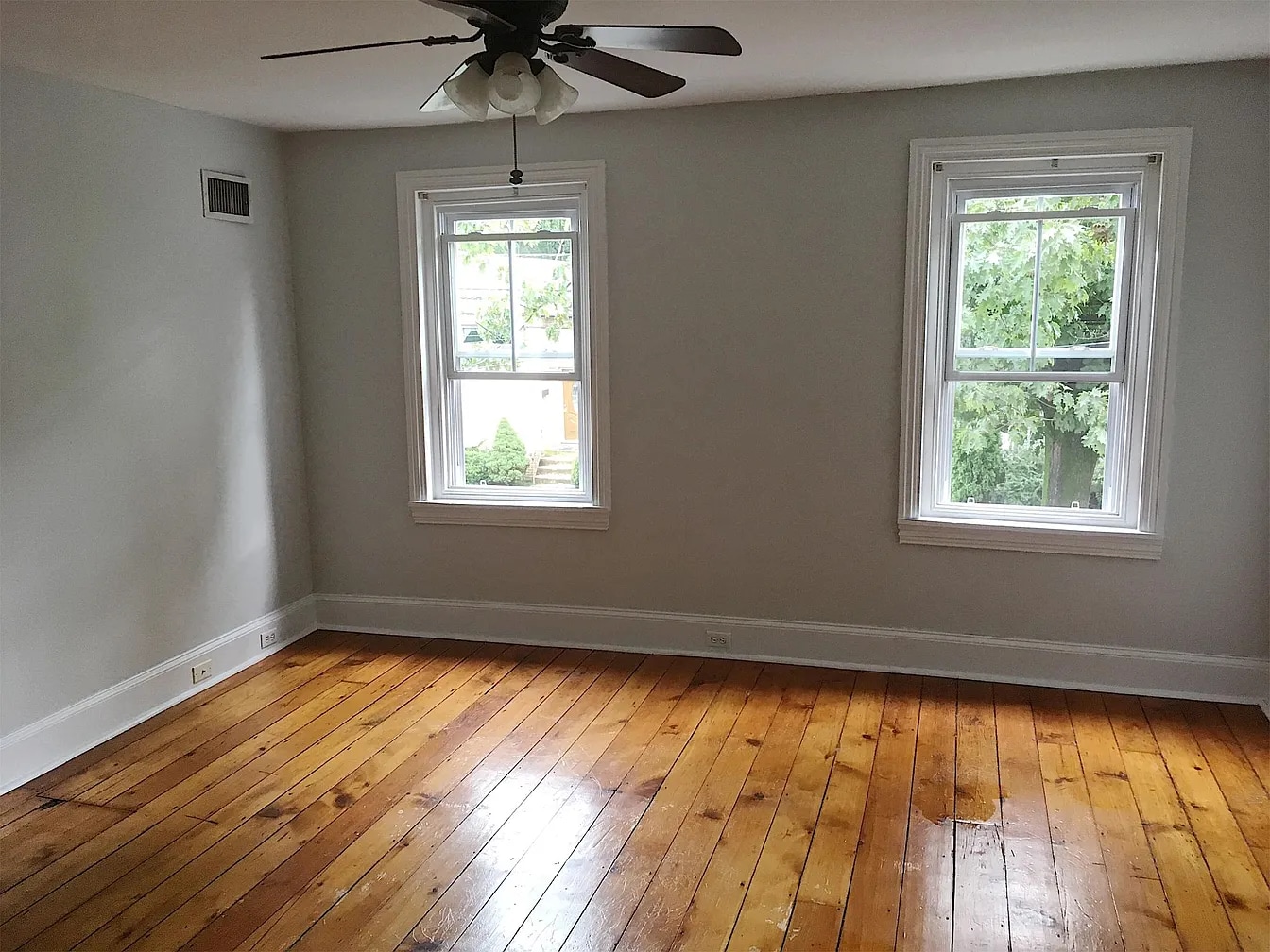 Master Bedroom - 817 W Bridge St