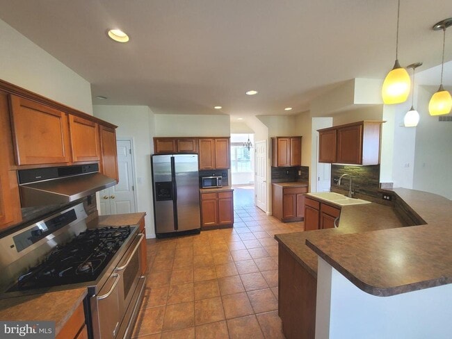 Building Photo - 5 Bandcroft Dr