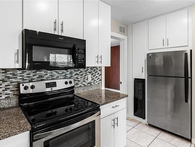 Building Photo - Hyde Park Flats