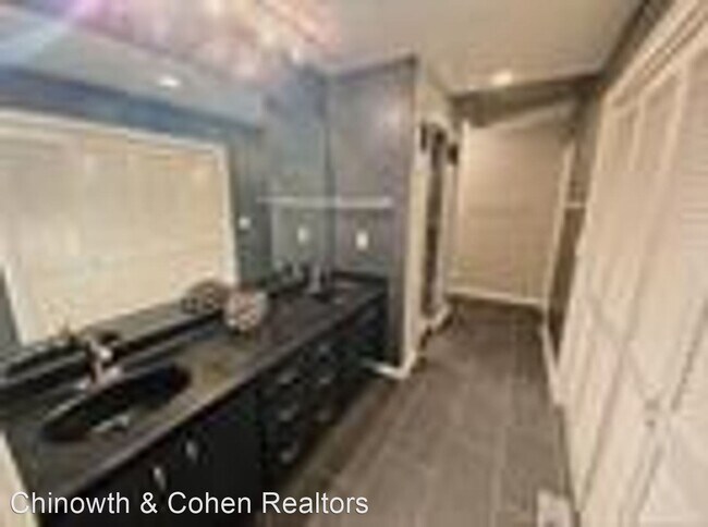 Building Photo - 2 br, 2.5 bath House - 1621 S Quaker Ave U...