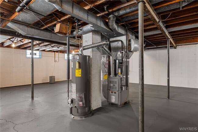 Building Photo - 133 Halstead Ave