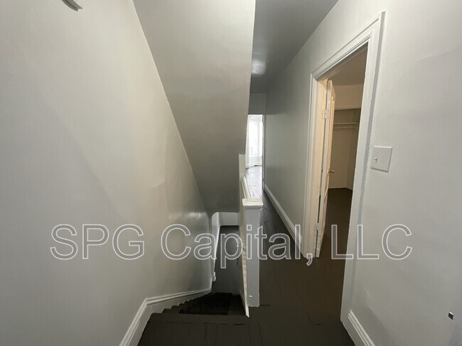 Building Photo - 342 Smyser St