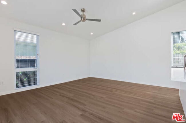 Building Photo - 15912 Vose St