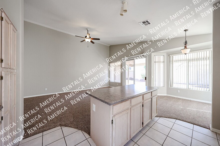 Building Photo - 13874 W Wilshire Dr