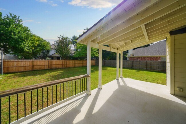 Building Photo - 4736 Green Bluff Dr