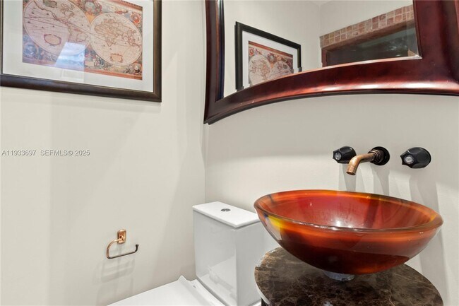 Building Photo - 1605 Euclid Ave