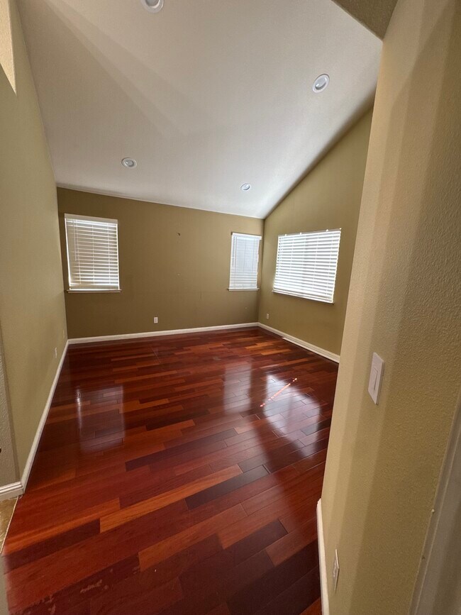 Building Photo - 39842 Potrero Dr