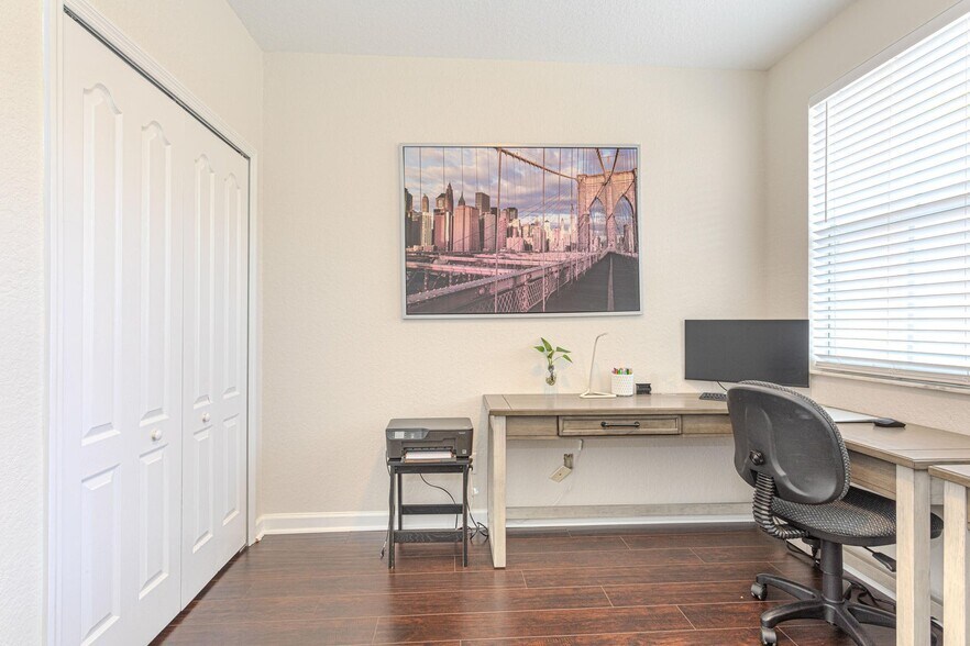 Building Photo - 2320 Shoma Ln