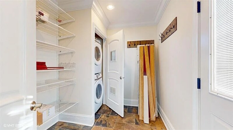 Building Photo - 187 Forest St