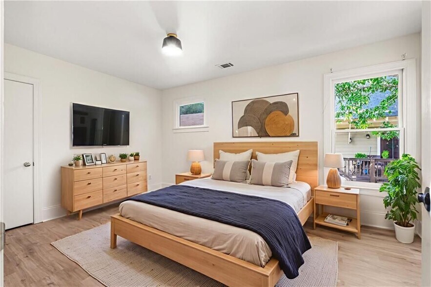 Building Photo - 94 Lucy St SE