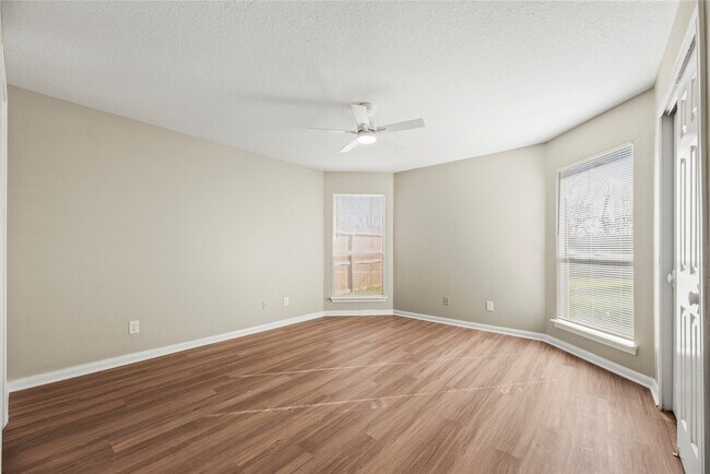 Building Photo - 7134 Prairie Village Dr