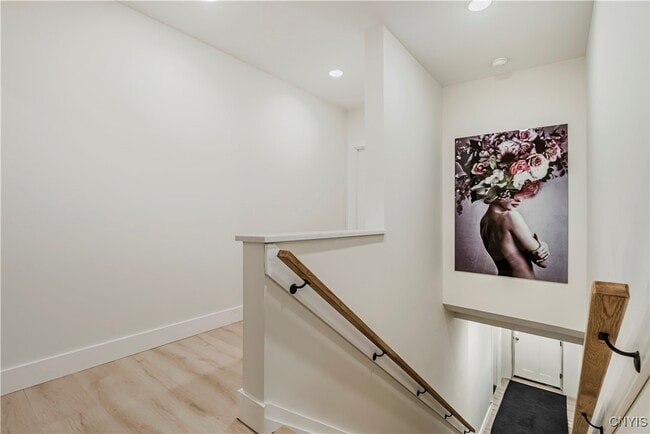 Building Photo - 1104 Main St