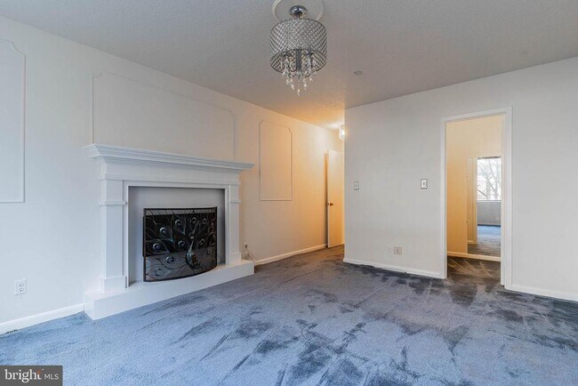 Building Photo - 3709 S George Mason Dr