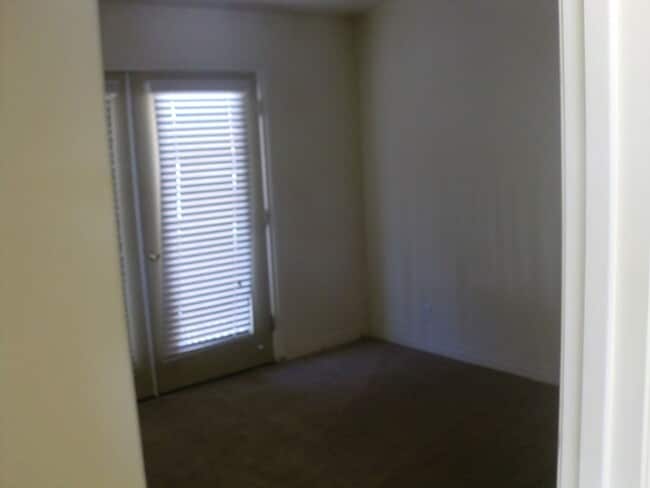 Building Photo - COMING IN AUGUST! Nice 4-bed Townhouse in ...