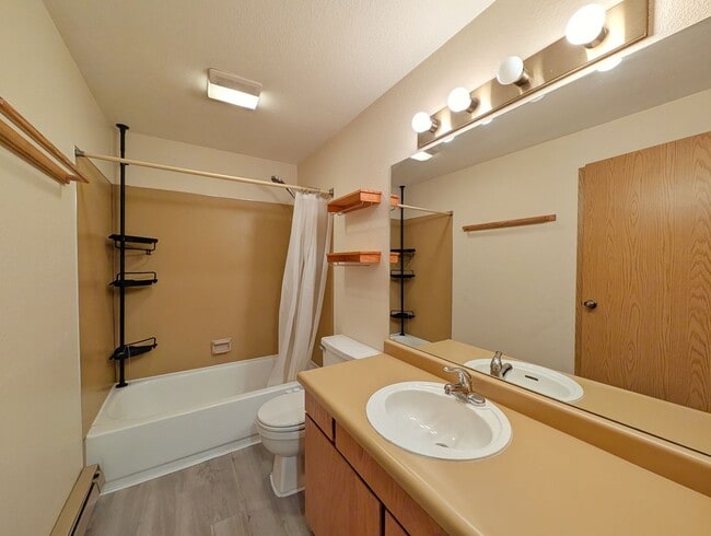 Building Photo - 3Bd/1.5Ba Dgl Townhome, Long Term Rental, 2 Car Garage, Unfurnished