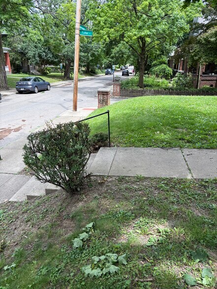 Front yard - 77 E Northwood Ave