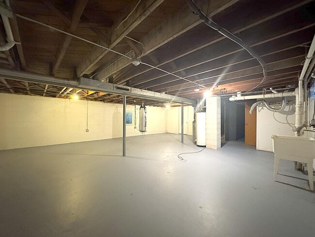 Building Photo - 4804 Spring St