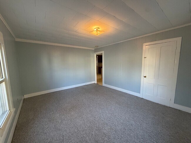 Building Photo - 35 Pleasant St