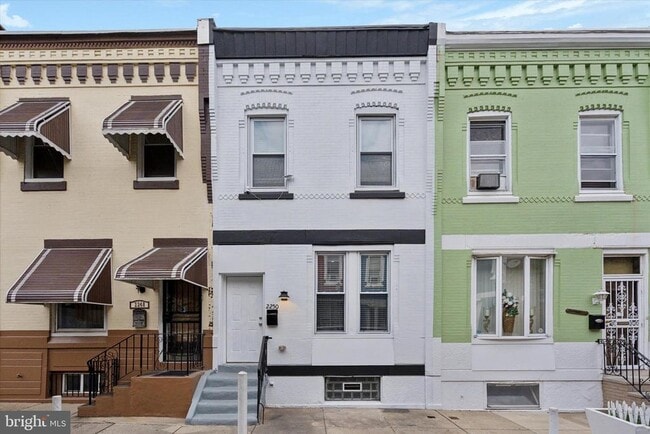 Building Photo - 2250 N Woodstock St