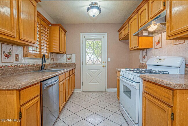 Building Photo - 11621 Maquitico Ct