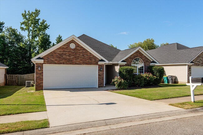 Building Photo - 570 Lory Ln