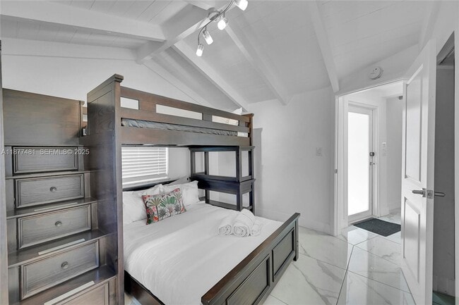 Building Photo - 15 NE 95th St