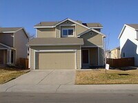 Building Photo - Spacious Two Story Home
