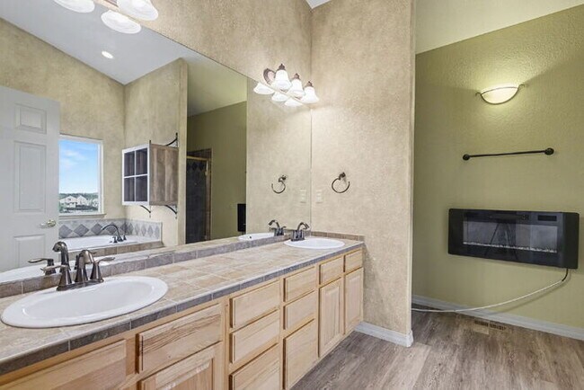 Building Photo - Spacious 5-Bedroom Home Backing to Open Space with Mountain Views