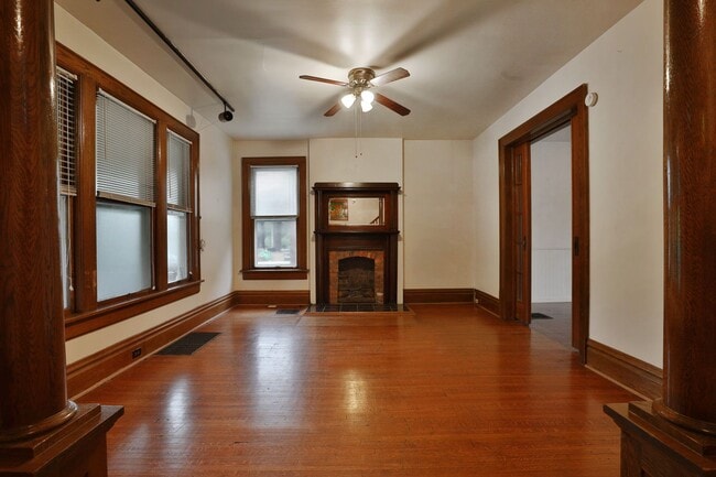 Building Photo - 2403 Summit St