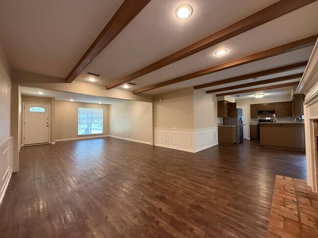 Building Photo - 5906 Mountainclimb Dr