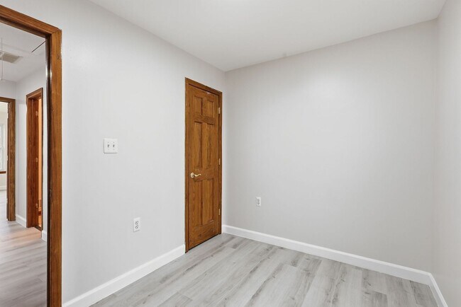 Building Photo - Welcome to this stunning end residence perfectly positioned in a highly desirable setting.