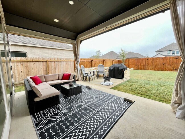 Building Photo - 3 Bedroom/2 Bath Kallison Ranch Subdivision