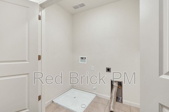 Building Photo - 393 Sullivan Dr